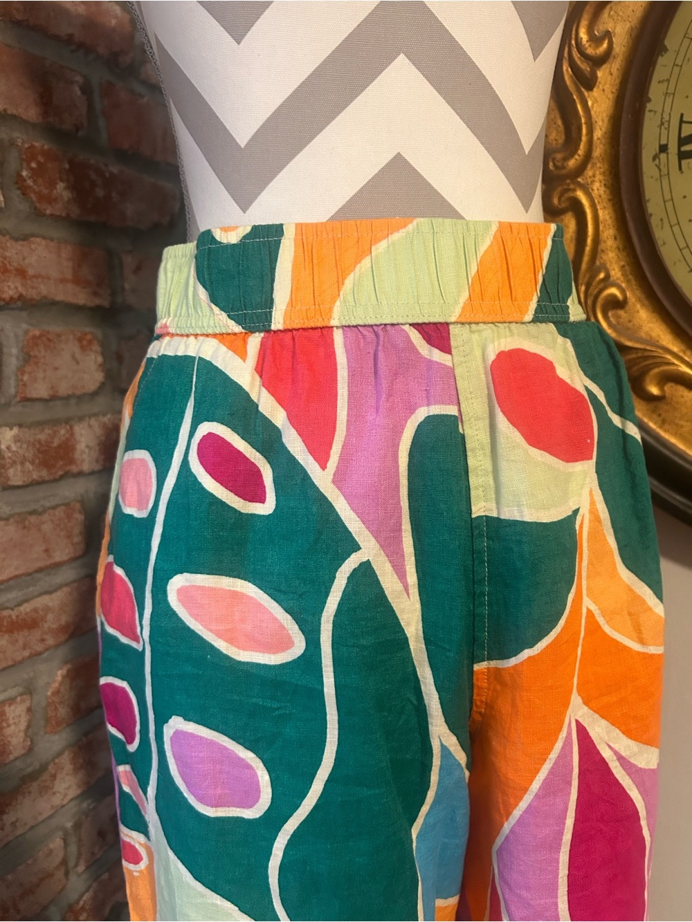 Christian Siriano • 100% Linen Rainbow Abstract Leaf Print Pants - Picture 4 of 6